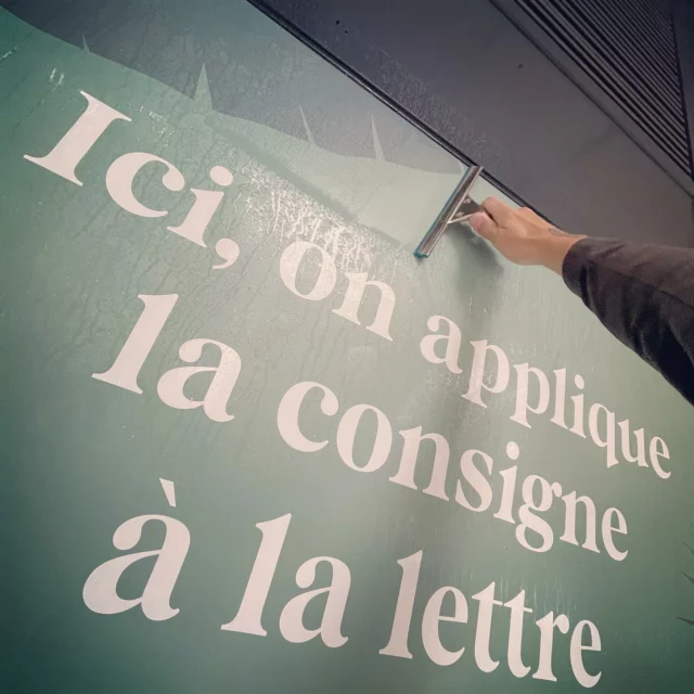 Pour la rentrée 📚🖋, @esoposeofficiel vous propose d’oublier un peu le #covid_19 et de positiver pour vos futurs projets 🗓.

L’application adhésive par des pros, c’est chez nous ! 🤚🏼

Équipé du matériel adéquate pour chaque type de pose, à l’eau, à sec, en hauteur, sur vitrine, mur et bien sûr sur carrosserie. 🪜🚗🖥📞🧰🔬

#esoposeofficiel #esopose #adhésif #pose #poseur #avery #3m #hexis #covering #totalcovering #wrappedcars #carwrap #wrap #dapperwraps #carwrapping #carlovers #teckwrap #instacars #vinyl #vinylwrap #kingsofvinyl #layednotsprayed #vinylwrapping #averydennison