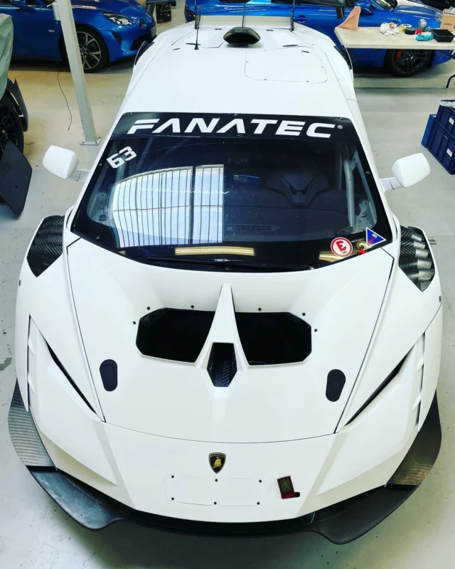 Covering en blanc mat sur Lambo Huracan Trofeo 👌🏼😱😈

#esoposeofficiel #esopose #adhésif #pose #poseur #avery #3m #hexis #covering #totalcovering #wrappedcars #carwrap #wrap #dapperwraps #carwrapping #carlovers #teckwrap #instacars #vinyl #vinylwrap #kingsofvinyl #layednotsprayed #vinylwrapping #averydennison