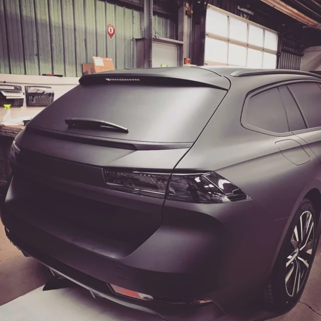 #adhésif #pose #poseur #avery #3m #hexis #covering #totalcovering #wrappedcars #carwrap #wrap #dapperwraps #carwrapping #carlovers #teckwrap #instacars #vinyl #vinylwrap #kingsofvinyl #layednotsprayed #vinylwrapping #averydennison #peugeot #508sw #noirmat