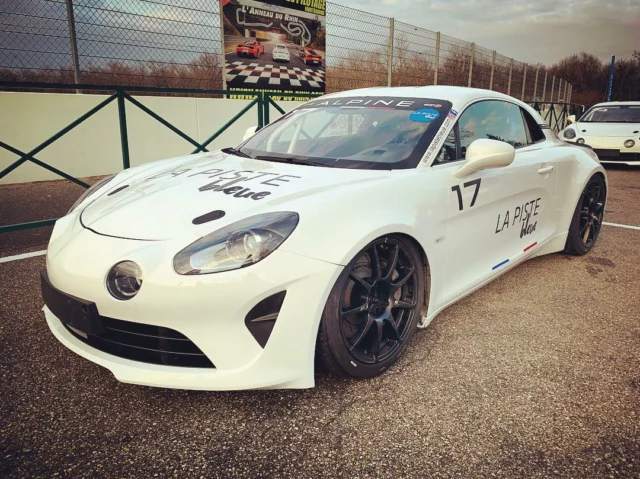 #adhésif #pose #poseur #avery #3m #hexis #covering #totalcovering #wrappedcars #carwrap #wrap #dapperwraps #carwrapping #carlovers #teckwrap #instacars #vinyl #vinylwrap #kingsofvinyl #layednotsprayed #vinylwrapping #averydennison #drivingevolution  #alpine #lanneaudurhin #courseautomobile